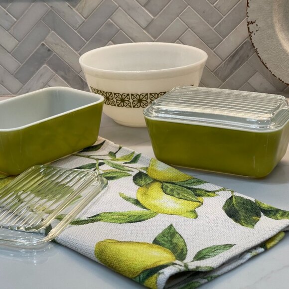 4-Pc 1960s Pyrex Refrigerator Dishes with Lids- Super shape Vintage! - Picture 4 of 16